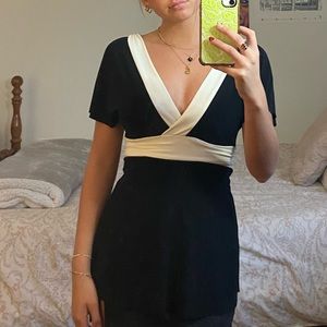 Black and white VNeck top